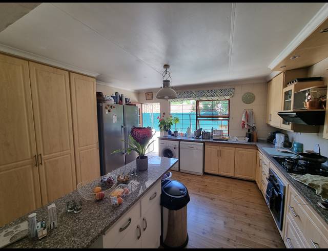 3 BEDROOM CLUSTER RENTED IN DOUGLASDALE